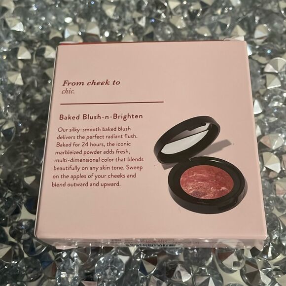 Laura Geller baked blush n bright marbleized blush in apricot berry color makeup - Picture 4 of 8